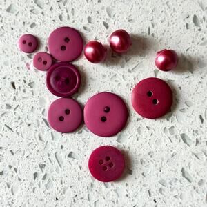 11 Vintage Buttons Purple Button DIY Art Crafting Sewing Craft Flat Pearl Round